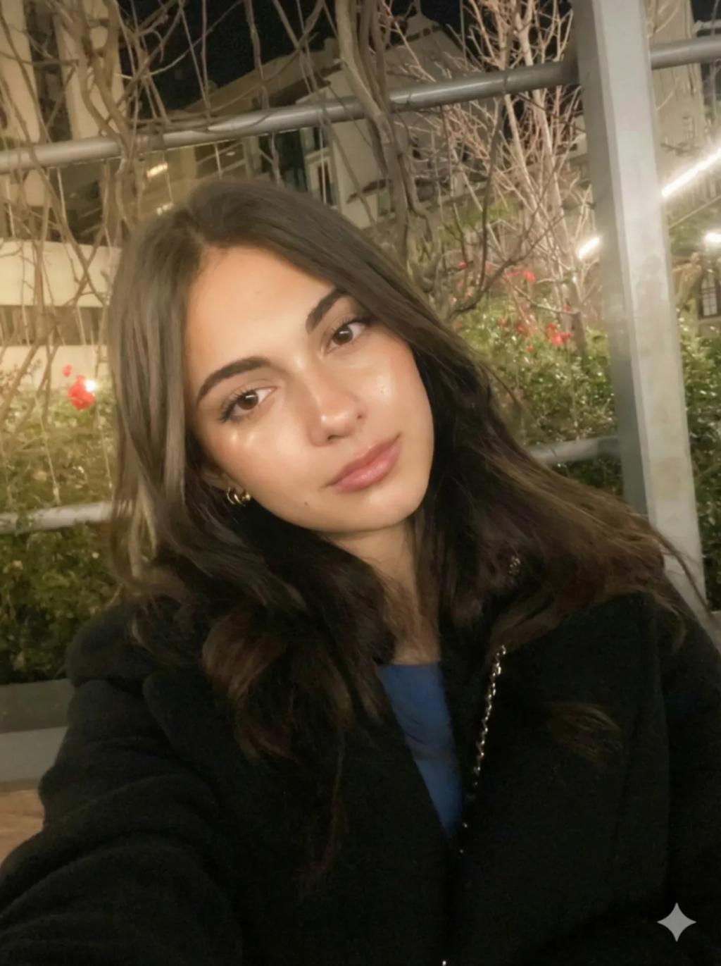 Golden Dream Glow Studio Lighting Effect Filter AI generated image example
