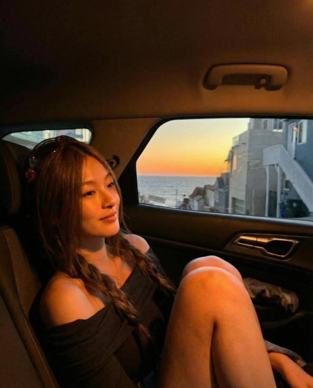 Warm Orange Aesthetic Light Effect AI generated image example